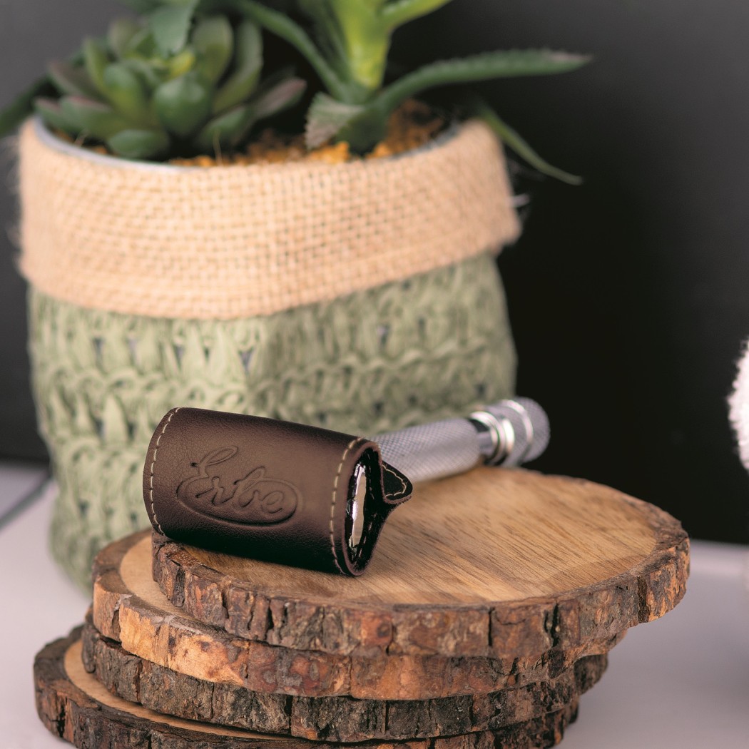 Кожен предпазител за ножче за самобръсначки ERBE Solingen, кафяв Кожен предпазител за ножче за самобръсначки ERBE Solingen, кафяв