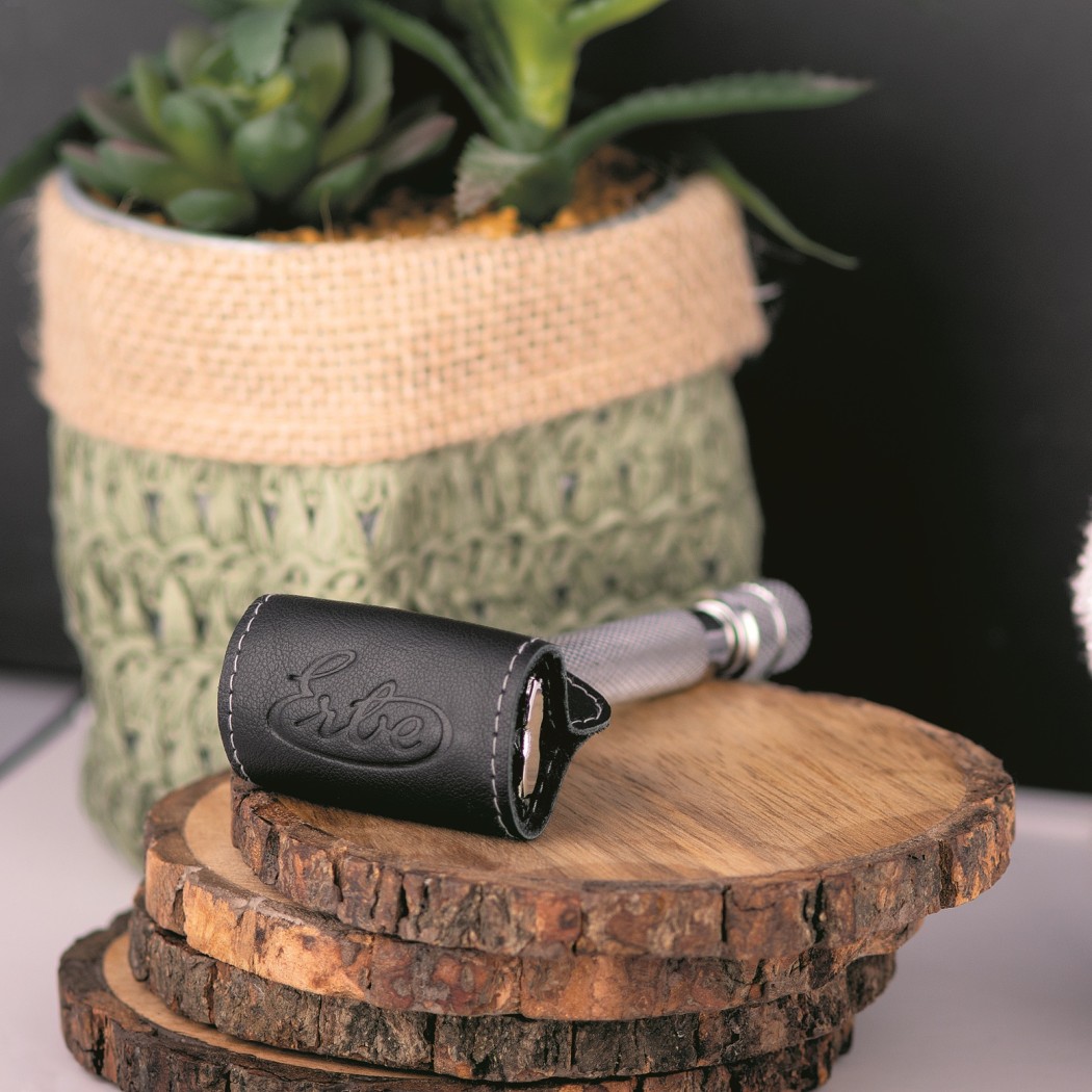 Кожен предпазител за ножче за самобръсначки ERBE Solingen, черен Кожен предпазител за ножче за самобръсначки ERBE Solingen, черен